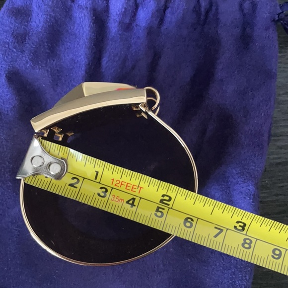 Tory Burch Tortoise shell and gold emblem cuff - Picture 13 of 16